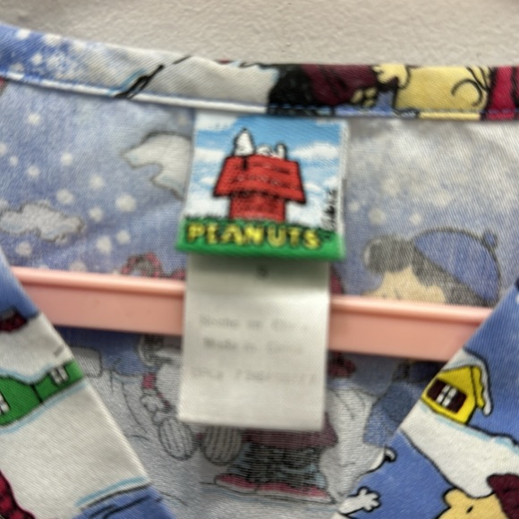 Peanuts I Want A Dog For Christmas Medical Scrub Top Small 2 front pockets - Picture 3 of 7